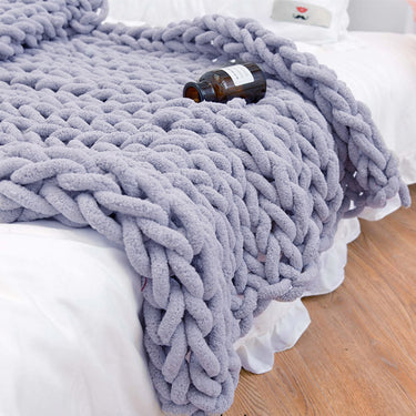 Stretchable Chunky Knit Handwoven Chenille Throw Blanket – Cozy & Stylish Accent