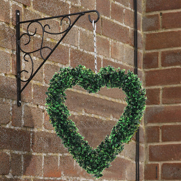 Heart-Shaped Artificial Boxwood Wreath – Green Decorative Accent with Hanging Chain