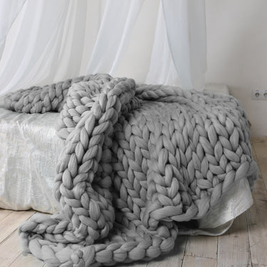 Chunky Knit Throw Blanket – Handwoven Decorative Soft Blanket for Bed or Sofa