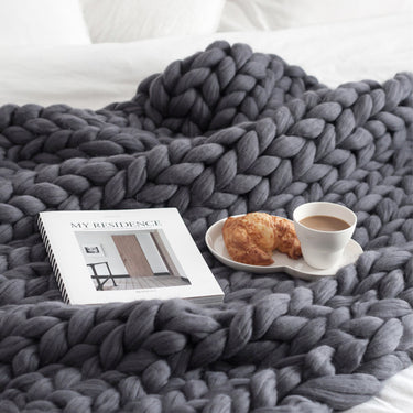Handwoven Chunky Knit Throw Blanket – Cozy Home Decor for Sofa, Bed, and Chairs